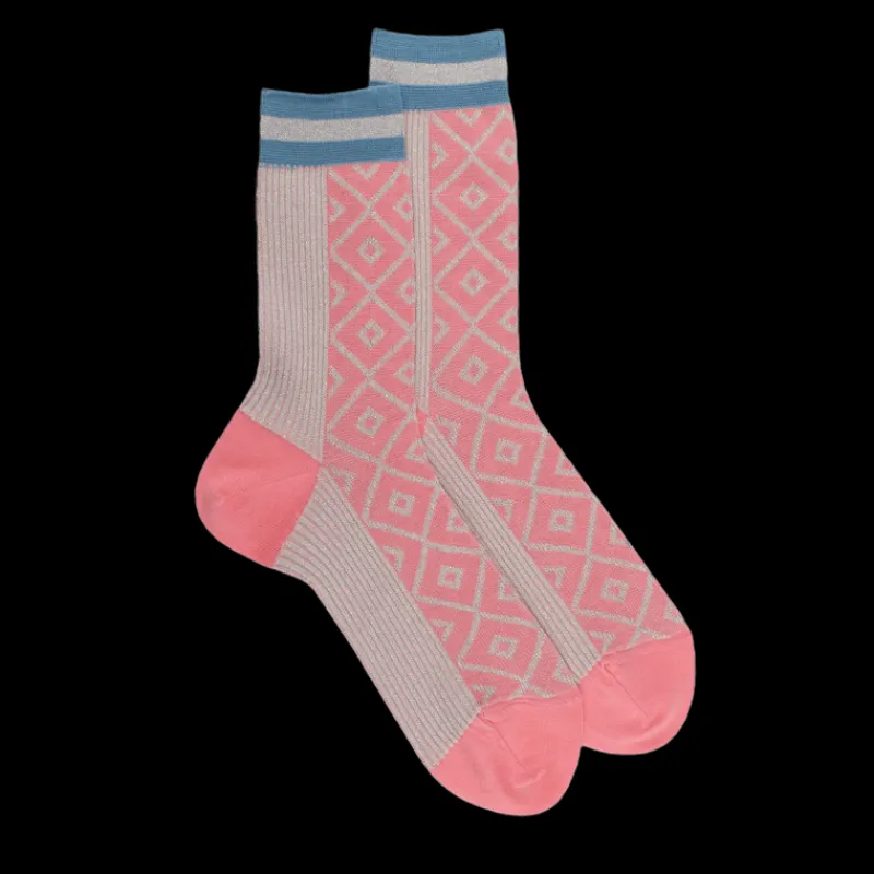 chaussettes_pour_femme_en_0-1.webp Femme Doré Doré Chaussettes^Chaussettes pour femme en fil d'Ecosse mi-rubané et mi-rhombique avec effet brillant - Rosa Géranium